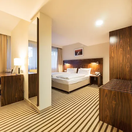 Hotel An Der Oper 4*