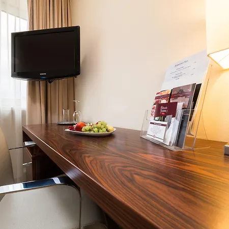 An Der Oper Otel 4*