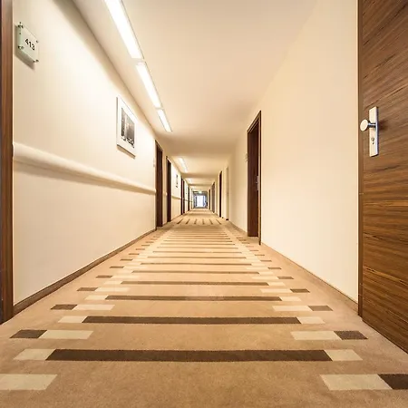 Hotel An Der Oper 4*