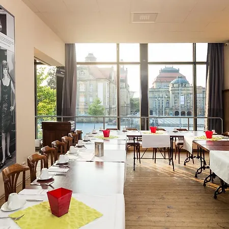 An Der Oper 4*